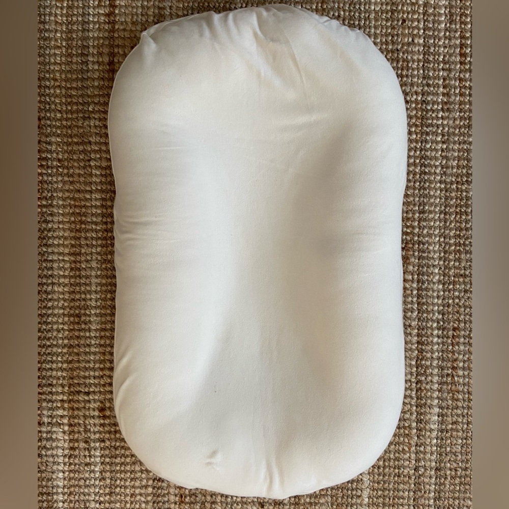 Snuggle me natural infant lounger with two natural covers